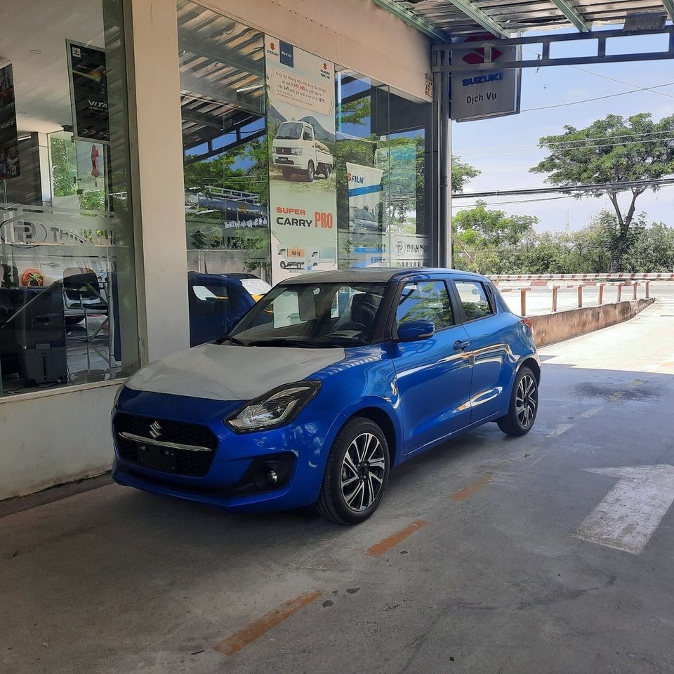 Suzuki Swift chính thức có mặt tại đại lý, giá 549 triệu