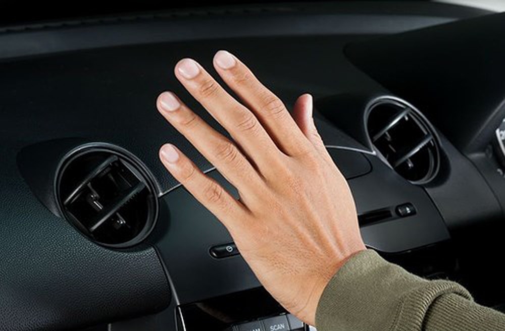 Tránh sốc nhiệt khi ở trong xe ô tô mùa nóng Tránh sốc nhiệt khi ở trong xe ô tô mùa nóng