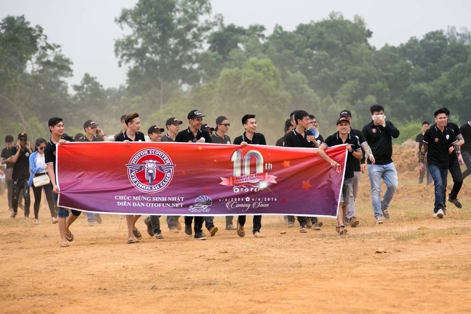 Nhìn lại hai màn xếp xe kỷ lục Otofun từng thực hiện vào năm 2011 và 2016 Nhìn lại hai màn xếp xe kỷ lục Otofun từng thực hiện vào năm 2011 và 2016