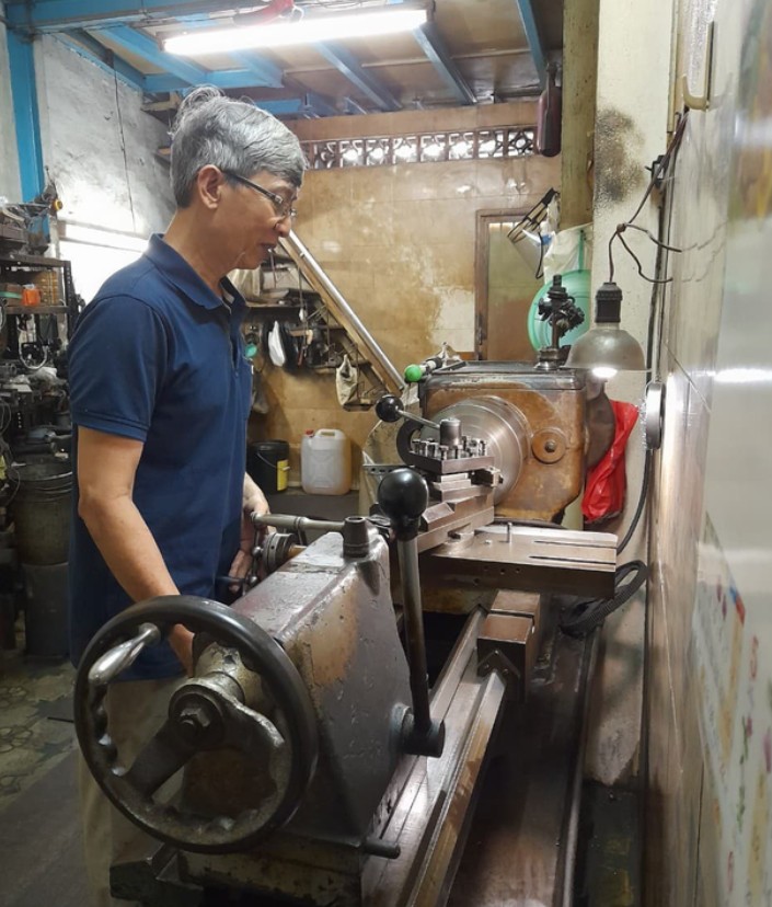 Kỹ sư 63 tuổi phát minh bộ điều khiển giảm xóc giá chỉ bằng 1/25 thị trường Kỹ sư 63 tuổi phát minh bộ điều khiển giảm xóc giá chỉ bằng 1/25 thị trường