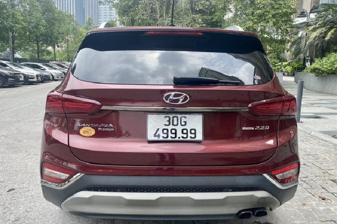 Hyundai Santa Fe 2020 biển tứ quý bán chênh lên 200 triệu sau một năm sử dụng Hyundai Santa Fe 2020 biển tứ quý bán chênh lên 200 triệu sau một năm sử dụng