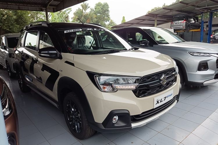 Suzuki XL7 hybrid xuất hiện tại đại lý Indonesia, chuẩn bị ra mắt Suzuki XL7 hybrid xuất hiện tại đại lý Indonesia, chuẩn bị ra mắt