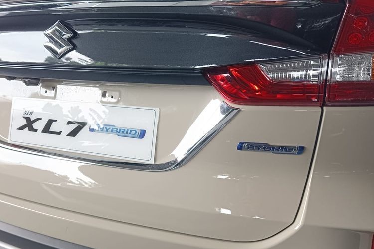 Suzuki XL7 hybrid xuất hiện tại đại lý Indonesia, chuẩn bị ra mắt Suzuki XL7 hybrid xuất hiện tại đại lý Indonesia, chuẩn bị ra mắt