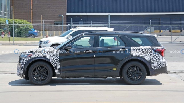Ford Explorer 2024 chạy thử để chuẩn bị ra mắt, lộ diện nhiều nét tương đồng Territory Ford Explorer 2024 chạy thử để chuẩn bị ra mắt, lộ diện nhiều nét tương đồng Territory