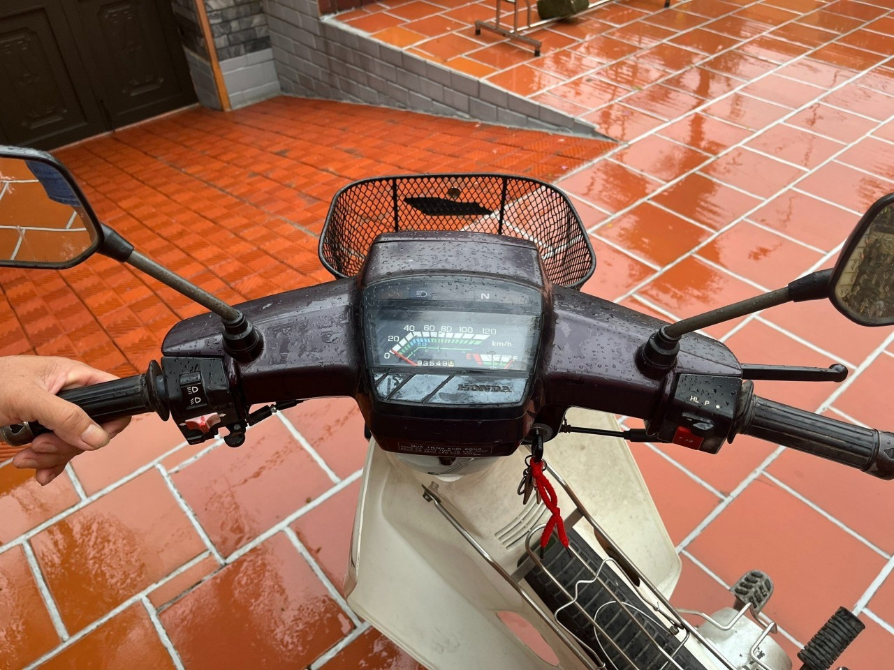 Chủ Honda Super Dream 22 năm tuổi: 'Tôi với xe như hai người bạn tri kỷ' Chủ Honda Super Dream 22 năm tuổi: 'Tôi với xe như hai người bạn tri kỷ'