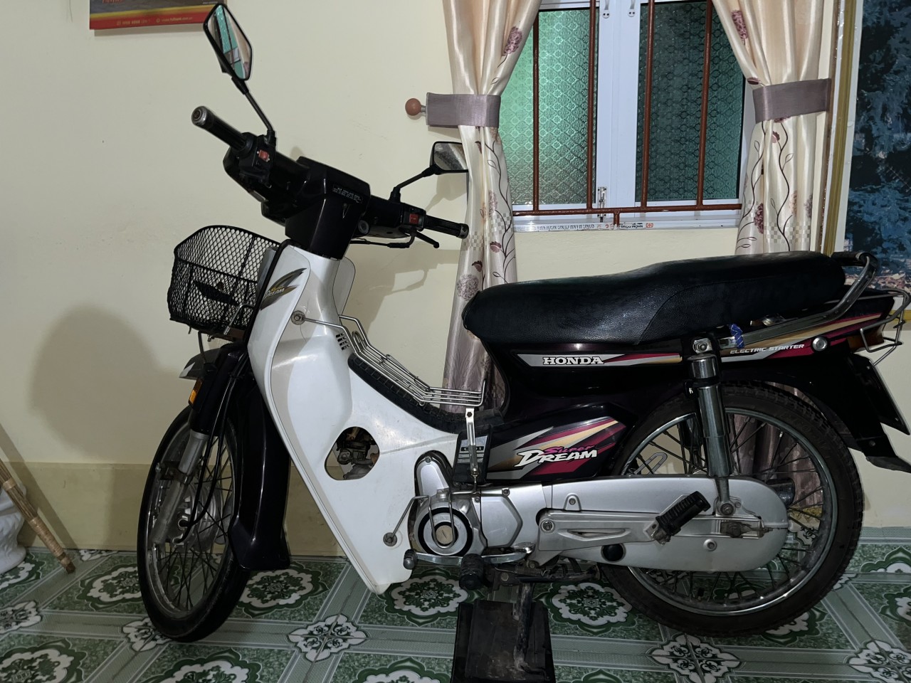 Chủ Honda Super Dream 22 năm tuổi: 'Tôi với xe như hai người bạn tri kỷ' Chủ Honda Super Dream 22 năm tuổi: 'Tôi với xe như hai người bạn tri kỷ'