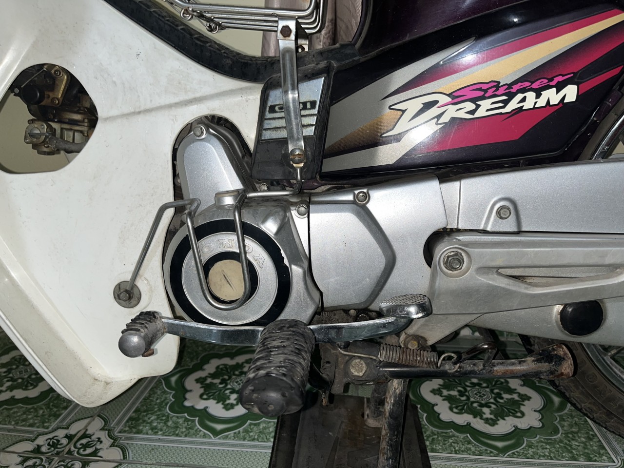 Chủ Honda Super Dream 22 năm tuổi: 'Tôi với xe như hai người bạn tri kỷ' Chủ Honda Super Dream 22 năm tuổi: 'Tôi với xe như hai người bạn tri kỷ'