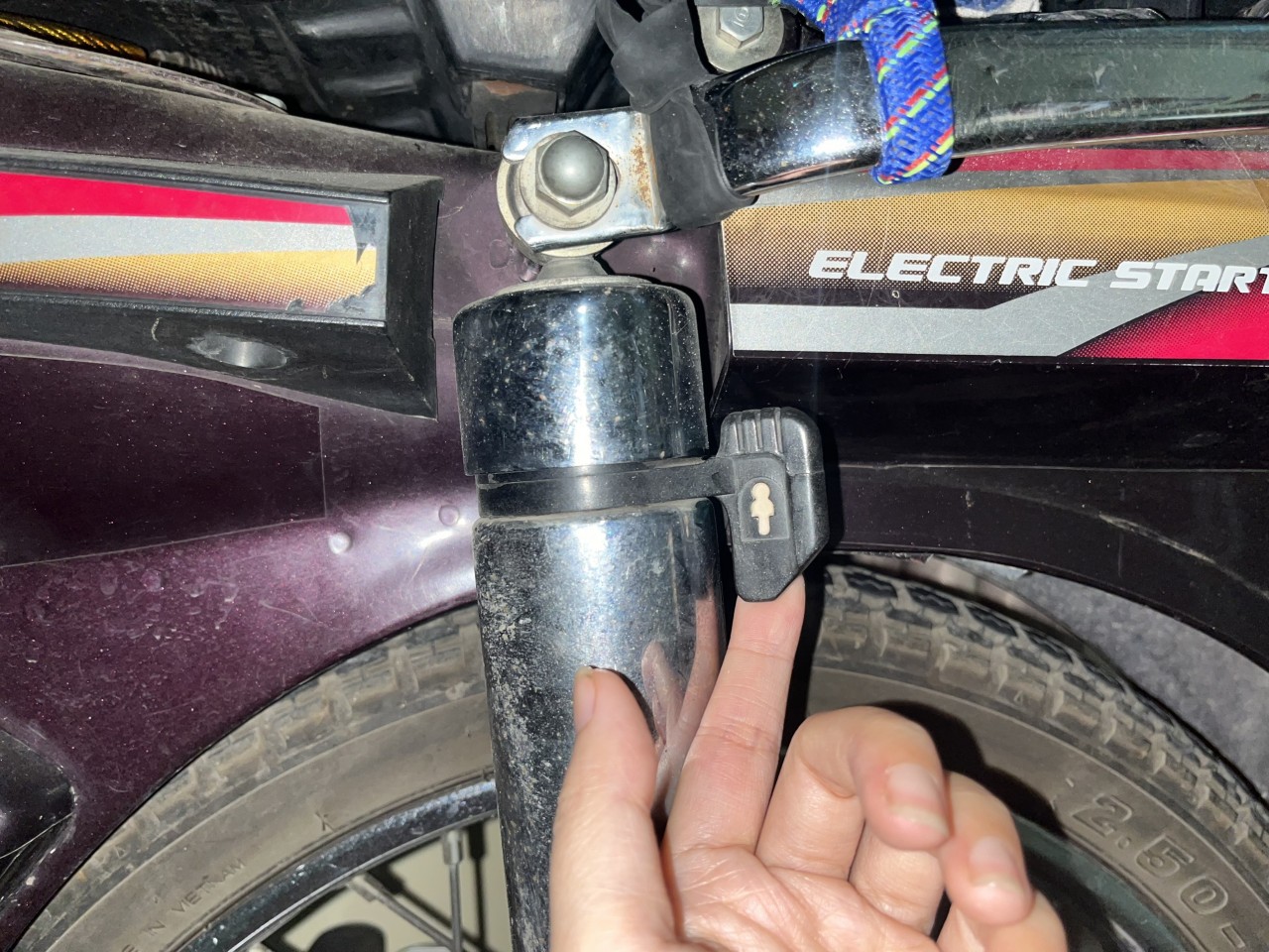 Chủ Honda Super Dream 22 năm tuổi: 'Tôi với xe như hai người bạn tri kỷ' Chủ Honda Super Dream 22 năm tuổi: 'Tôi với xe như hai người bạn tri kỷ'