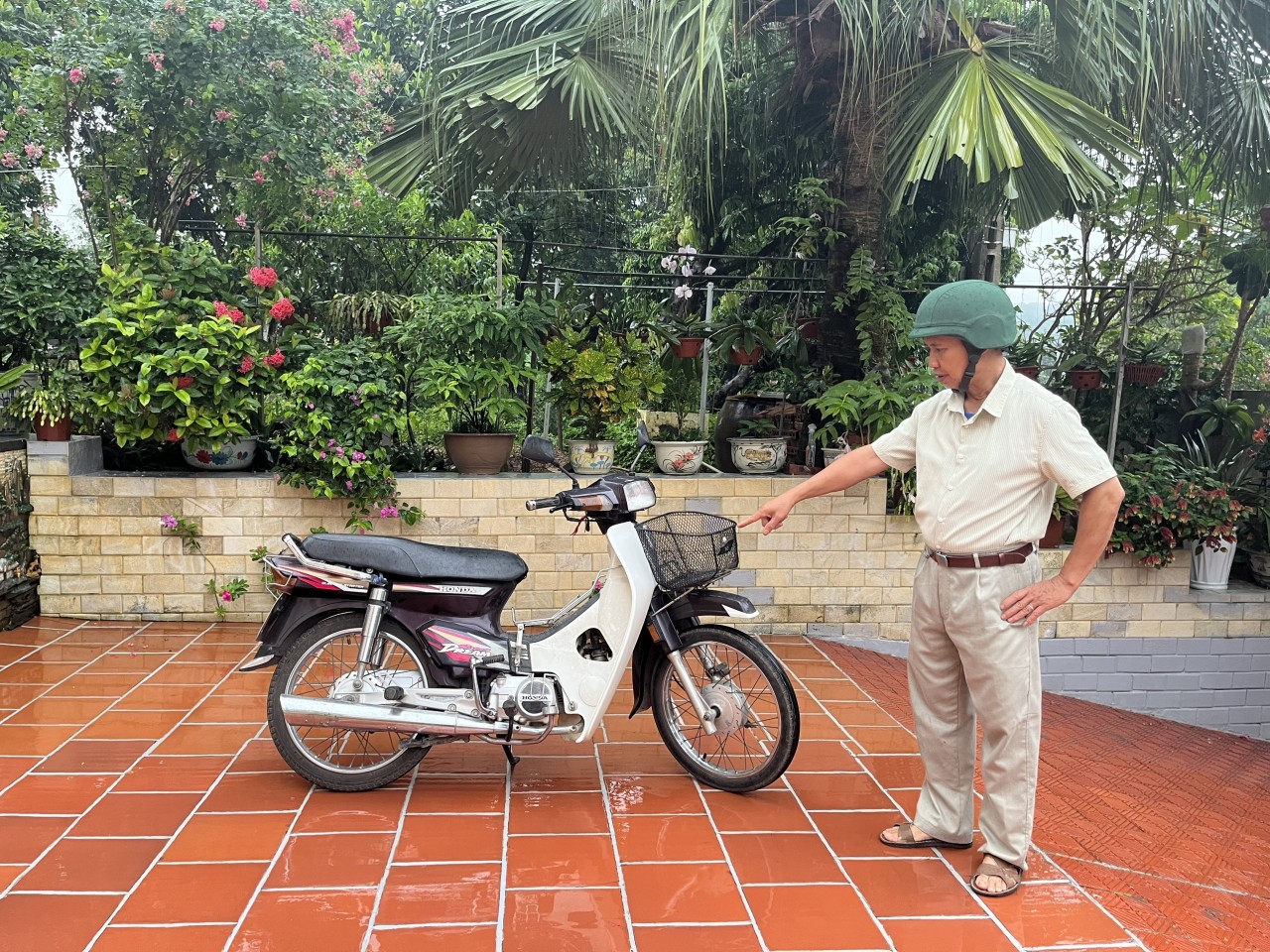 Chủ Honda Super Dream 22 năm tuổi: 'Tôi với xe như hai người bạn tri kỷ' Chủ Honda Super Dream 22 năm tuổi: 'Tôi với xe như hai người bạn tri kỷ'