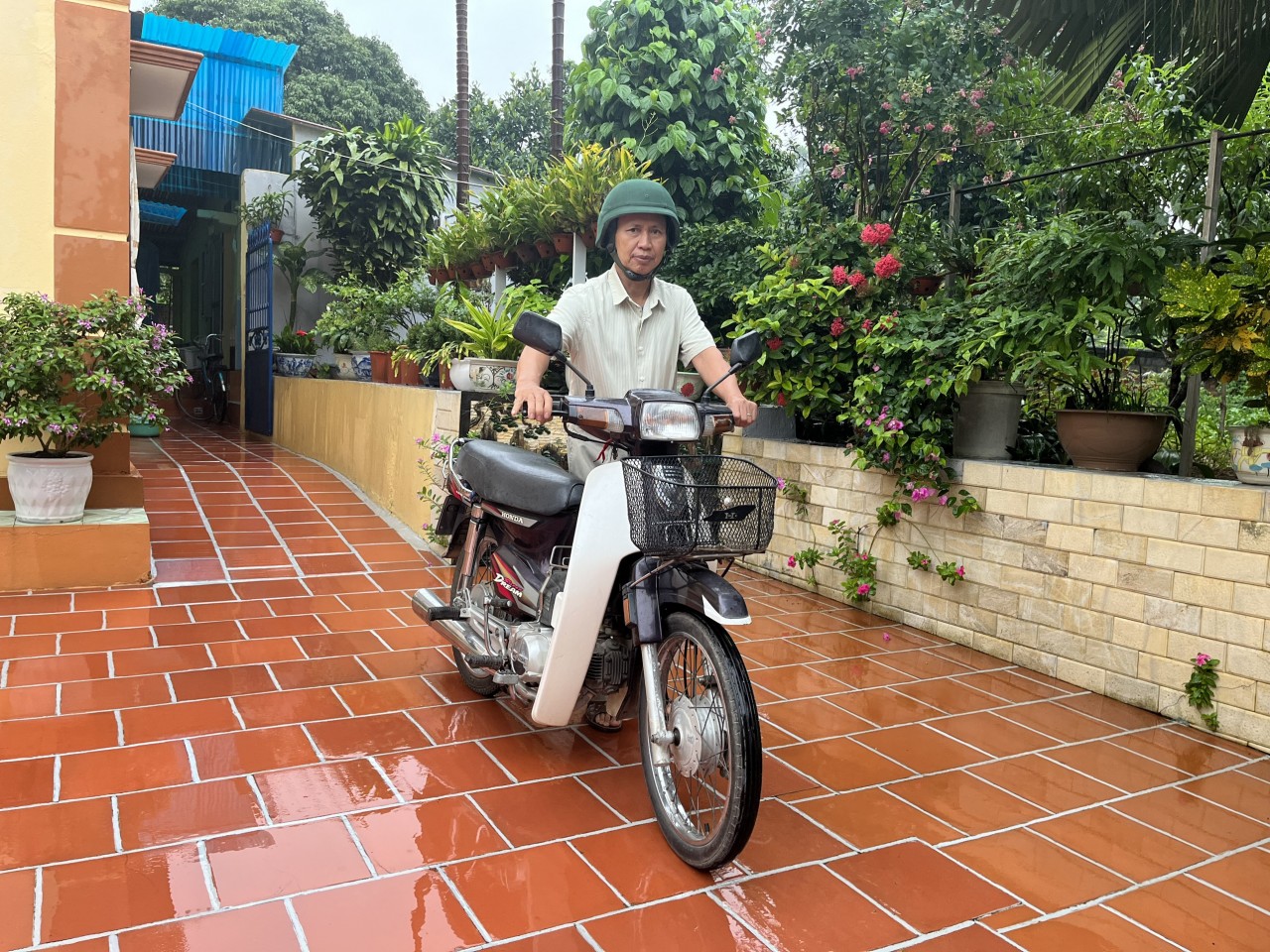 Chủ Honda Super Dream 22 năm tuổi: 'Tôi với xe như hai người bạn tri kỷ' Chủ Honda Super Dream 22 năm tuổi: 'Tôi với xe như hai người bạn tri kỷ'