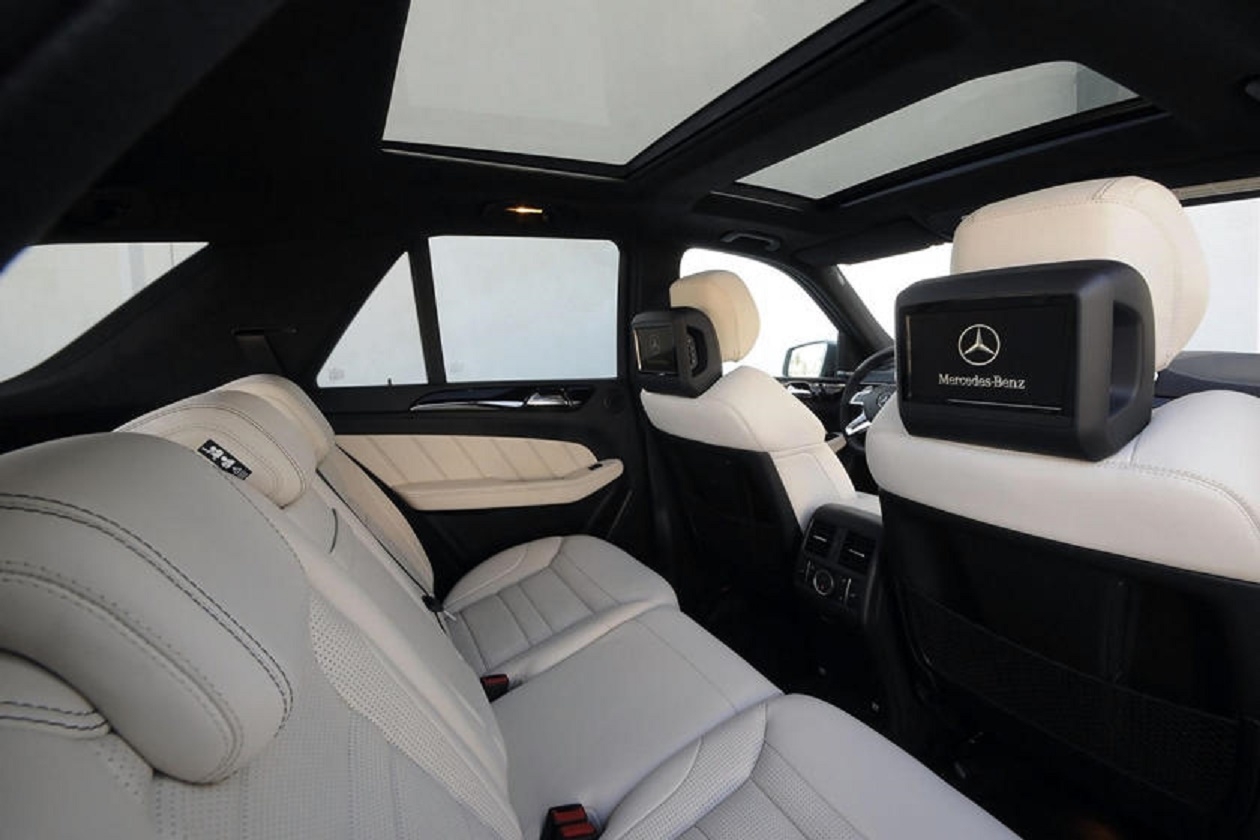 Mercedes-Benz bị kiện vì cửa sổ trời nổ tung khi xe đang di chuyển mercedes benz bi kien vi cua so troi no tung khi xe dang di chuyen