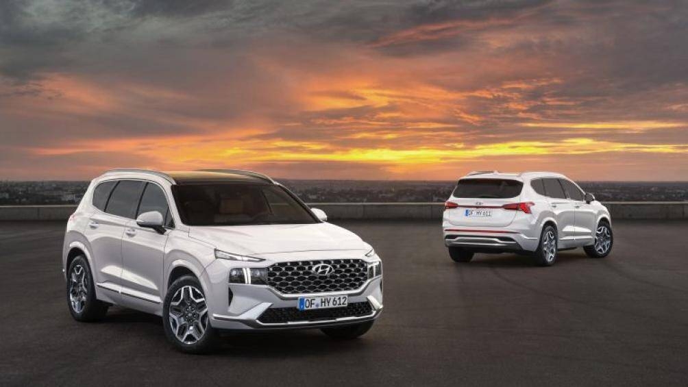 Hyundai SantaFe 2021 mới ra mắt có thể đỗ xe bằng nút bấm trên chìa khóa hyundai santafe 2021 moi ra mat co the do xe bang nut bam tren chia khoa