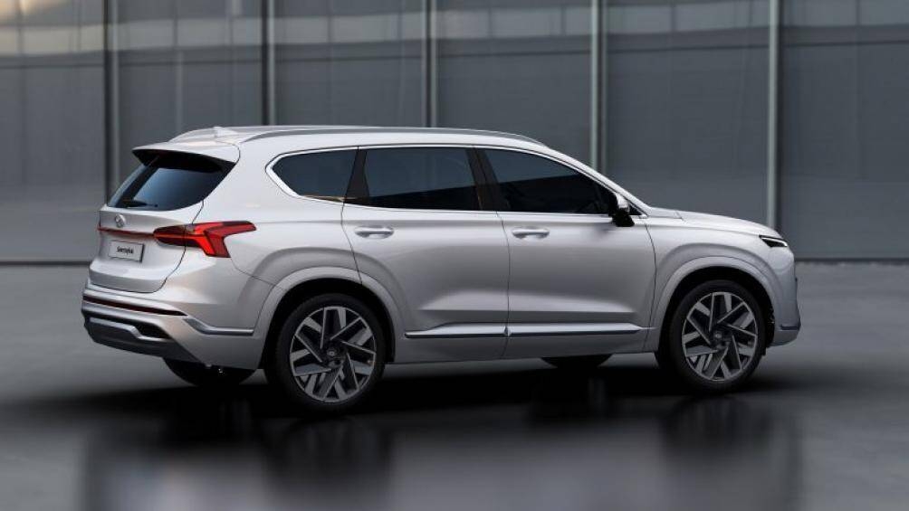 Hyundai SantaFe 2021 mới ra mắt có thể đỗ xe bằng nút bấm trên chìa khóa hyundai santafe 2021 moi ra mat co the do xe bang nut bam tren chia khoa