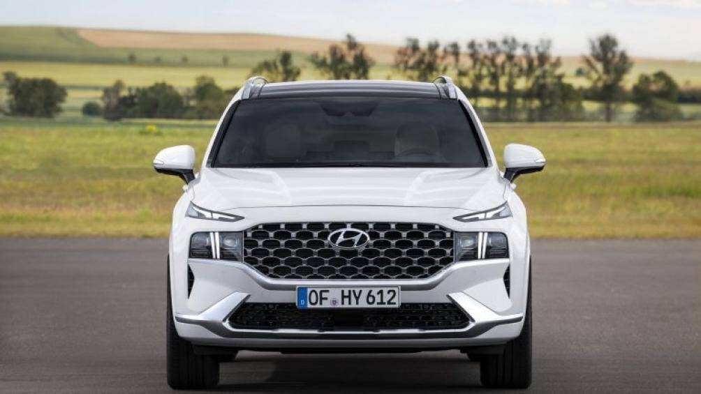 Hyundai SantaFe 2021 mới ra mắt có thể đỗ xe bằng nút bấm trên chìa khóa hyundai santafe 2021 moi ra mat co the do xe bang nut bam tren chia khoa