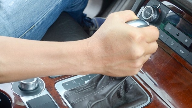 Tại sao không nên đổ xăng lúc trời nắng nóng?