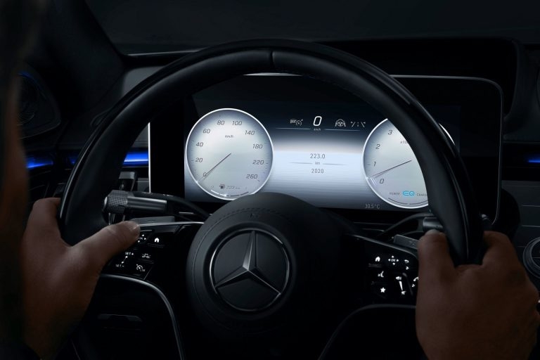 Mercedes-Benz sẽ ra mắt mẫu xe đầu tiên có túi khí cho hàng ghế sau mercedes benz se ra mat mau xe dau tien co tui khi cho hang ghe sau