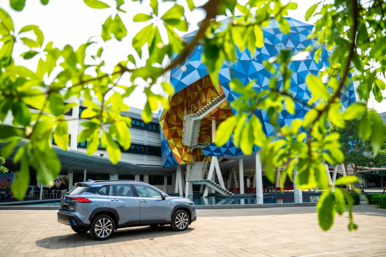 Xe hybrid của Toyota được ưa chuộng vì không cần trạm sạc, dễ sử dụng Xe hybrid của Toyota được ưa chuộng vì không cần trạm sạc, dễ sử dụng