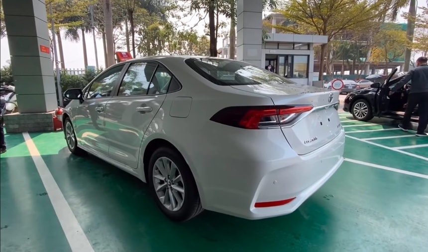 Cận cảnh Toyota Corolla Altis 2021 đầu tiên xuất hiện tại Việt Nam