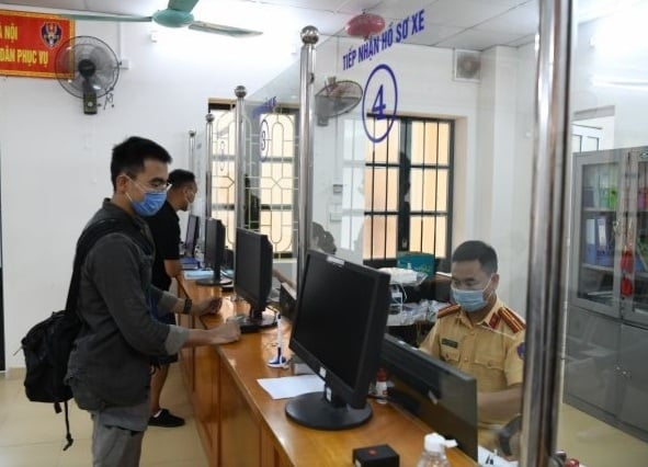 Từ hôm nay, người dân được đăng ký xe mới online Từ hôm nay, người dân được đăng ký xe mới online