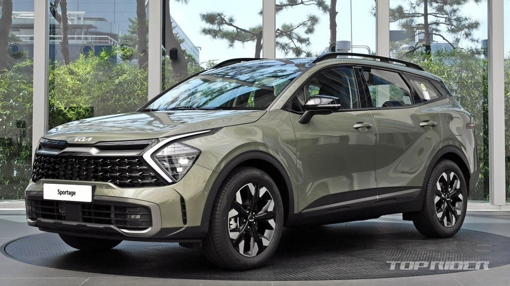 Ảnh thực tế Kia Sportage 2022 tại đại lý đẹp không tì vết, Honda CR-V coi chừng