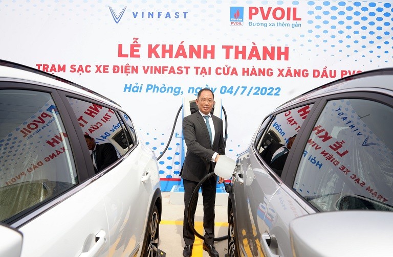 Khánh thành trạm sạc xe điện VinFast đầu tiên tại cửa hàng xăng dầu PVOIL Khánh thành trạm sạc xe điện VinFast đầu tiên tại cửa hàng xăng dầu PVOIL