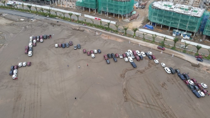 Những chiếc xe đầu tiên xếp hình bản đồ Việt Nam đã vào vị trí trong chiều nay