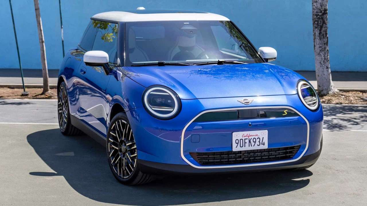 Nội thất Mini Cooper EV 2024 gây ấn tượng với vẻ độc lạ Nội thất Mini Cooper EV 2024 gây ấn tượng với vẻ độc lạ