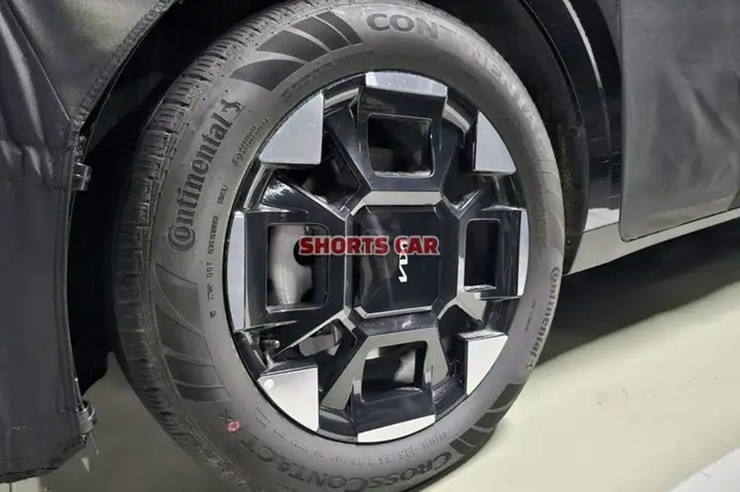 Kia Carnival 2024 phiên bản nâng cấp nguỵ trang kín đáo xuất hiện tại Hàn Quốc