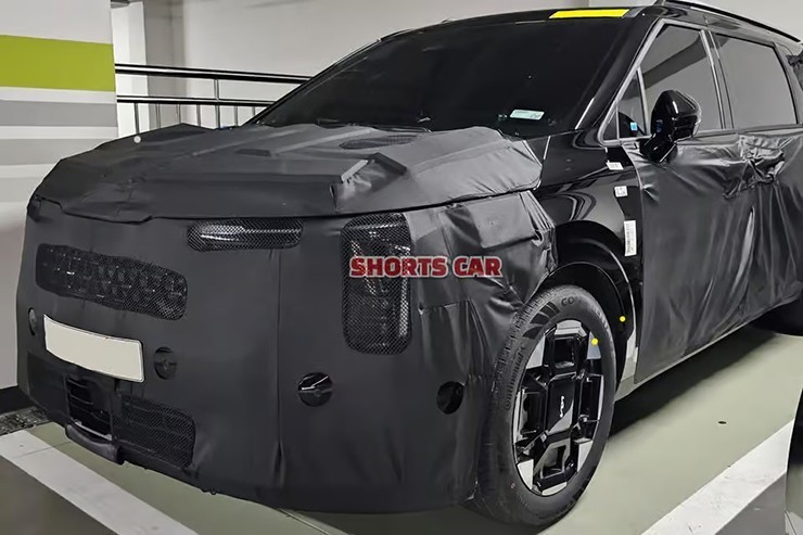 Kia Carnival 2024 phiên bản nâng cấp nguỵ trang kín đáo xuất hiện tại Hàn Quốc
