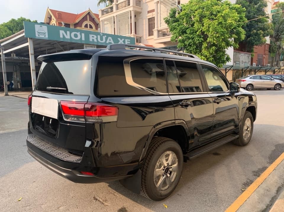 Ngắm chiếc Toyota Land Cruiser 2022 đầu tiên về Việt Nam