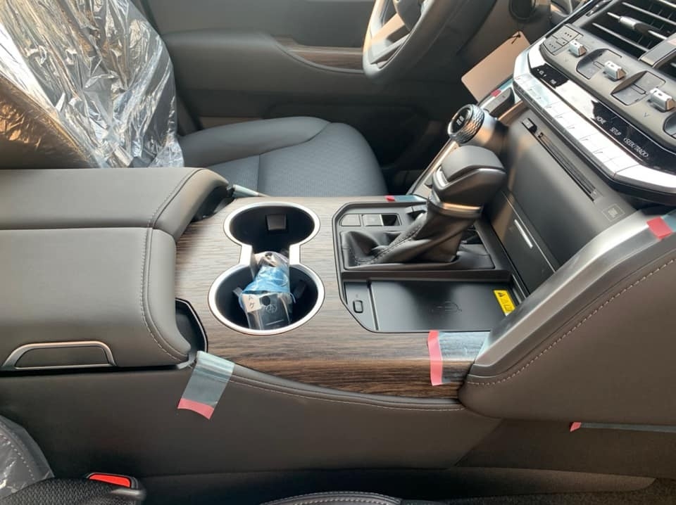 Ngắm chiếc Toyota Land Cruiser 2022 đầu tiên về Việt Nam