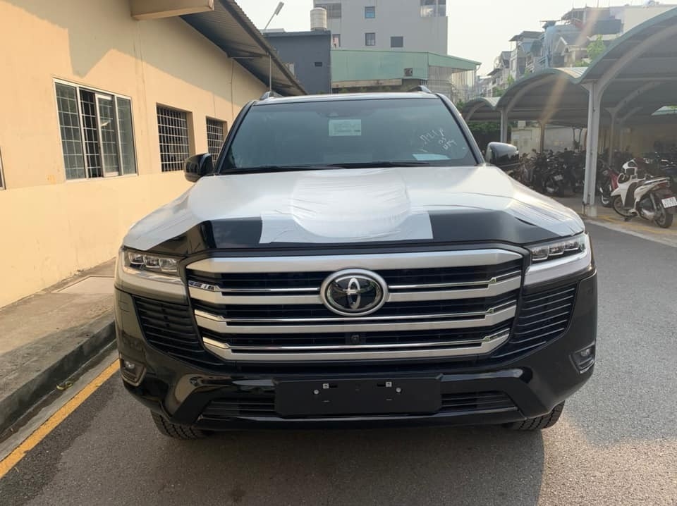 Ngắm chiếc Toyota Land Cruiser 2022 đầu tiên về Việt Nam