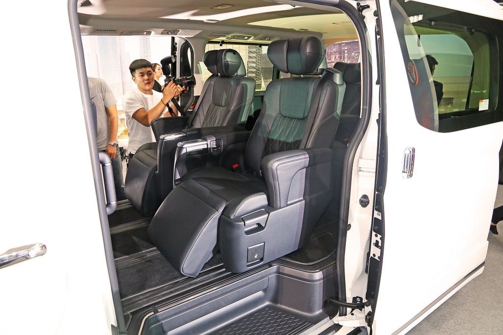 Bán ế, Toyota Granvia rút khỏi Việt Nam? Bán ế, Toyota Granvia rút khỏi Việt Nam?