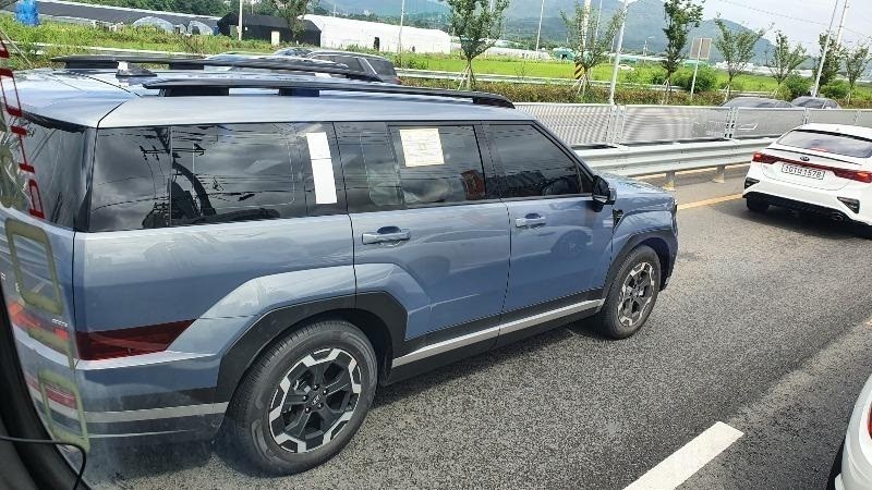 Hyundai Santa Fe 2024 lộ thêm màu mới, có bản 6 chỗ ngồi Hyundai Santa Fe 2024 lộ thêm màu mới, có bản 6 chỗ ngồi