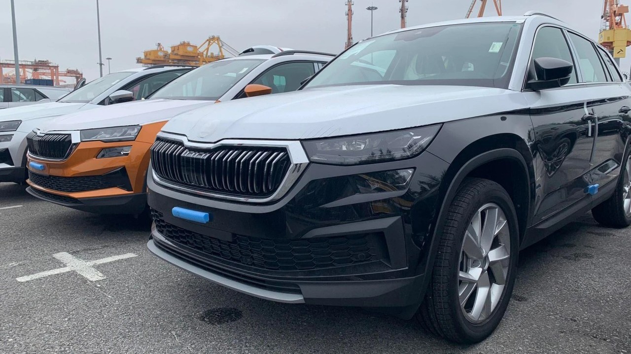 Skoda Việt Nam thông báo nhận đặt cọc hai xe Kodiaq và Karoq sắp ra mắt