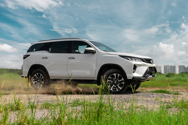 Toyota Fortuner 2023 nâng cấp từ 941 triệu đồng, sắp về Việt Nam? Toyota Fortuner 2023 nâng cấp từ 941 triệu đồng, sắp về Việt Nam?