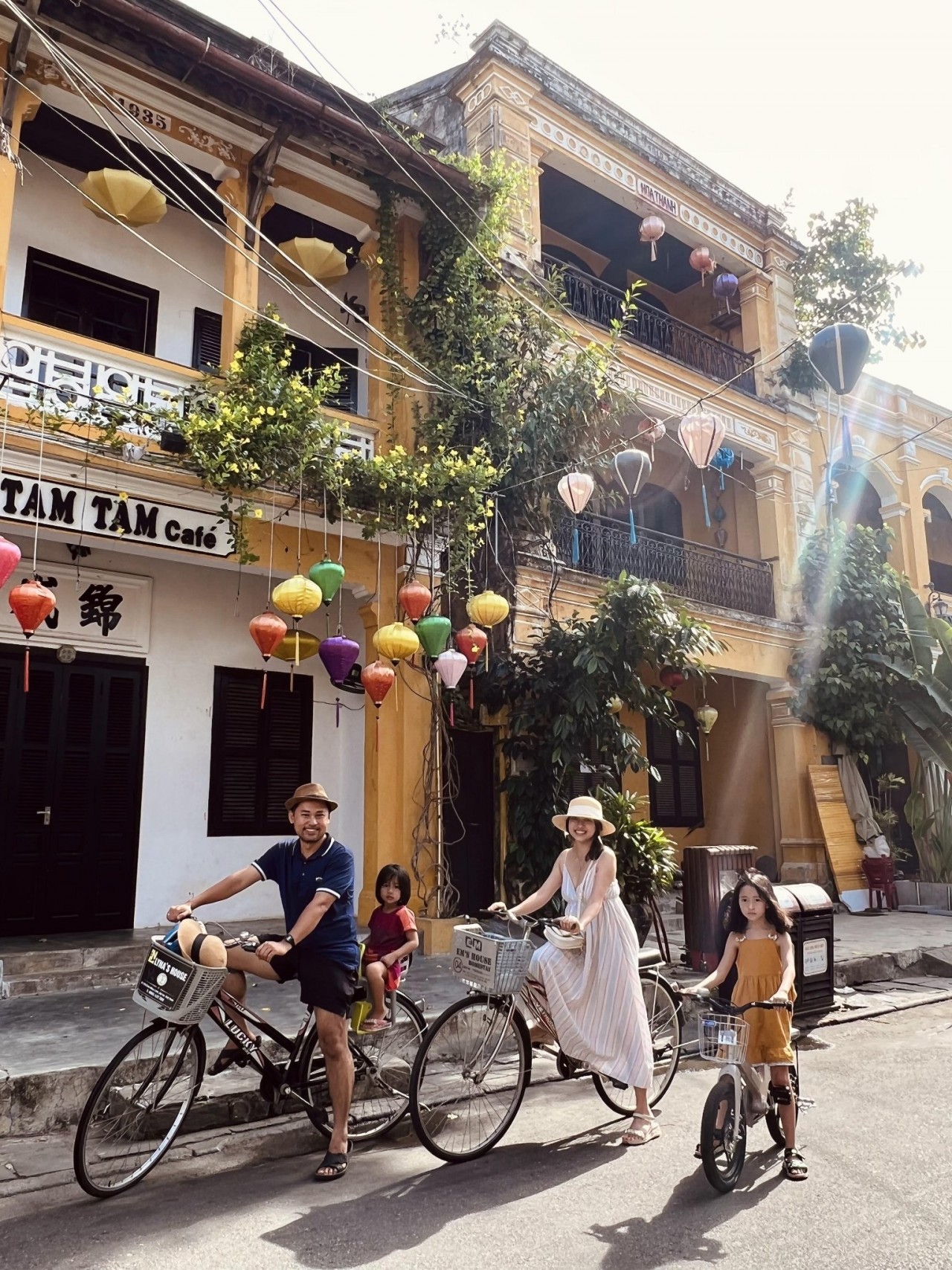 45 ngày lái xe khắp Đông Dương của gia đình kiến trúc sư Việt 45 ngày lái xe khắp Đông Dương của gia đình kiến trúc sư Việt