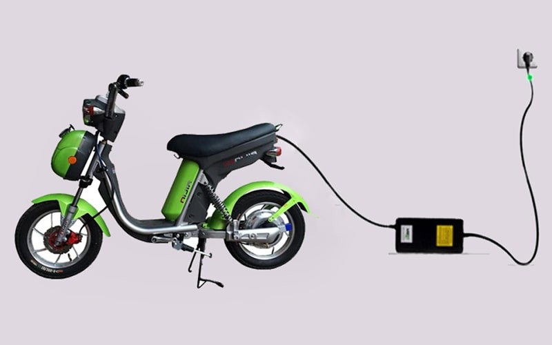 Xe điện bốc cháy khi sạc, nguyên nhân và cách phòng tránh Xe điện bốc cháy khi sạc, nguyên nhân và cách phòng tránh