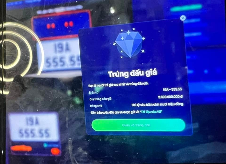 Biển số đấu giá đầu tiên được trả 2,69 tỷ đồng Biển số đấu giá đầu tiên được trả 2,69 tỷ đồng
