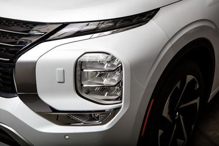 Mitsubishi Outlander 2022 bản tiết kiệm xăng lộ diện, đầu năm sau ra mắt