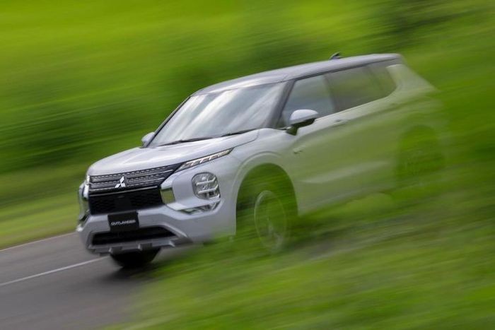 Mitsubishi Outlander 2022 bản tiết kiệm xăng lộ diện, đầu năm sau ra mắt