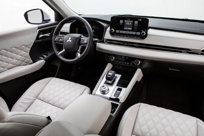 Mitsubishi Outlander 2022 bản tiết kiệm xăng lộ diện, đầu năm sau ra mắt