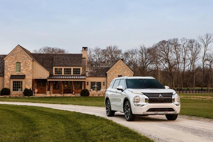 Mitsubishi Outlander 2022 bản tiết kiệm xăng lộ diện, đầu năm sau ra mắt