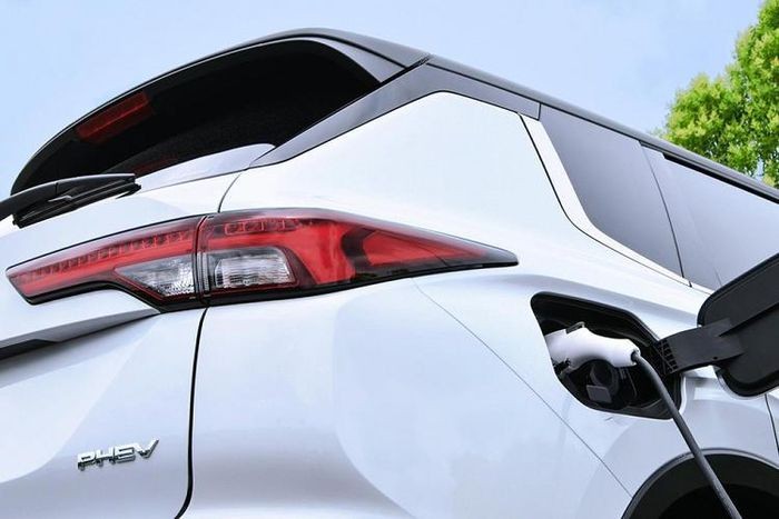 Mitsubishi Outlander 2022 bản tiết kiệm xăng lộ diện, đầu năm sau ra mắt