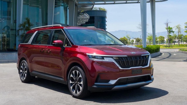 Lộ ảnh thực tế Kia Carnival 2022 tại Việt Nam trước ngày ra mắt