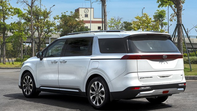 Lộ ảnh thực tế Kia Carnival 2022 tại Việt Nam trước ngày ra mắt