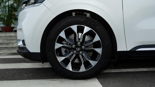 Lộ ảnh thực tế Kia Carnival 2022 tại Việt Nam trước ngày ra mắt