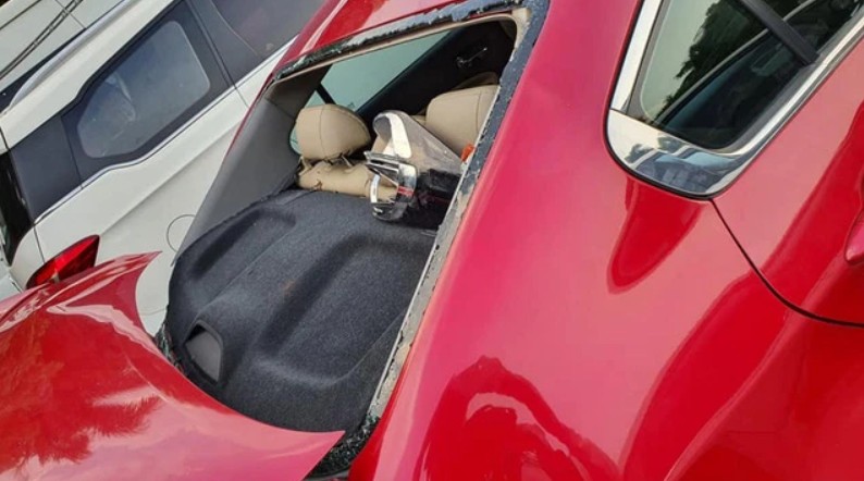 Ngân hàng phát mại Kia Cerato hư hỏng nặng giá 338 triệu Ngân hàng phát mại Kia Cerato hư hỏng nặng giá 338 triệu