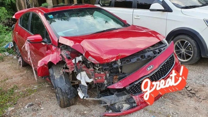Ngân hàng phát mại Kia Cerato hư hỏng nặng giá 338 triệu