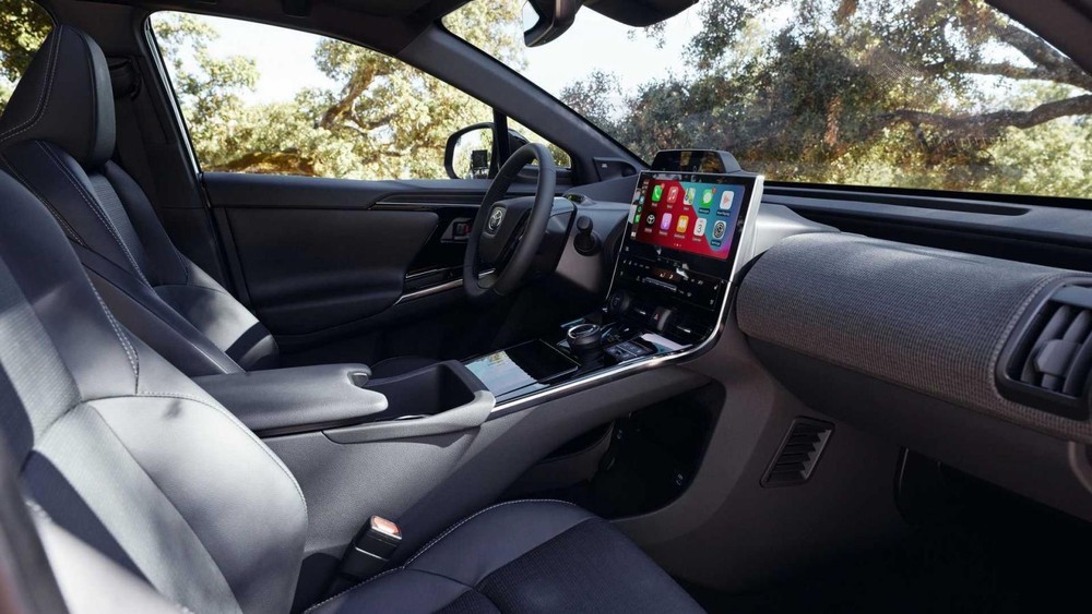 Toyota ra mắt xe điện BZ4X